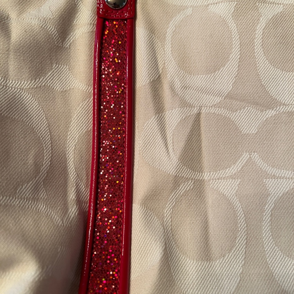 Coach Poppy RARE LIMITED EDITION Heart with Dust bag EUC - Picture 15 of 16